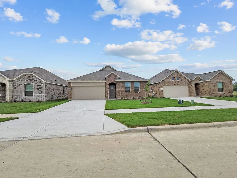 1100 Flameleaf Dr — Photo 1