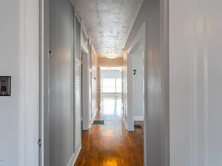 2011 Woodbourne Ave #2 — Photo 26