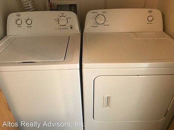 3rd image of 1094 S Dearborn St APT 202