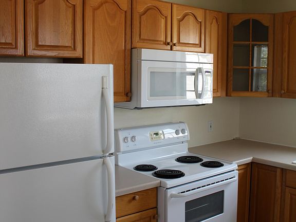 3rd image of 107 S Laurelwood Dr APT B