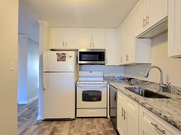 3rd image of 4208 Bonhill Dr APT 3F