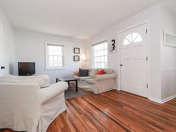3rd image of 609 Eastern Heights Blvd