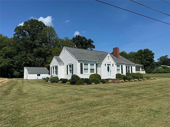 3rd image of 2709 Murray Rd