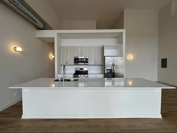 3207 N Narragansett Ave #306, Chicago, IL 60634