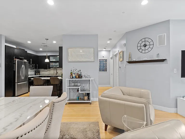 152 Old Colony Ave #9 — Photo 14