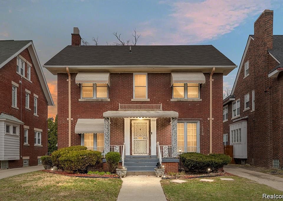 1st image of 2532 Longfellow St