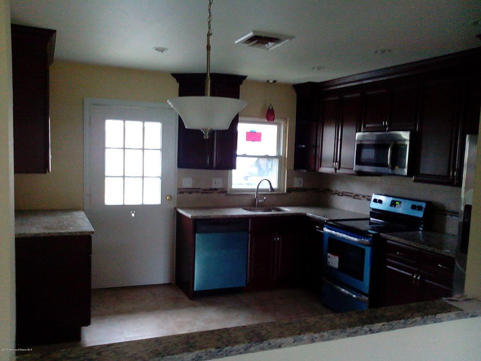 1st image of 644B Plymouth Dr #100B