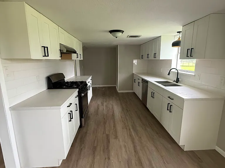 2712 Seattle St — Photo 2