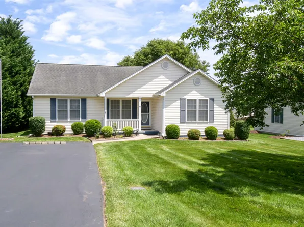 82 Lofton Dr, Weyers Cave, VA 24486