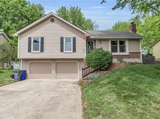 2010 E Stratford Rd, Olathe, KS 66062