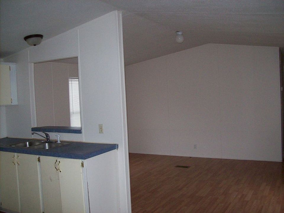 2nd image of 640 Nisbet St NW Lot 2