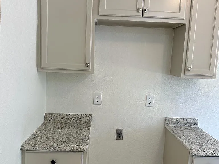 225 Brook Cir — Photo 8
