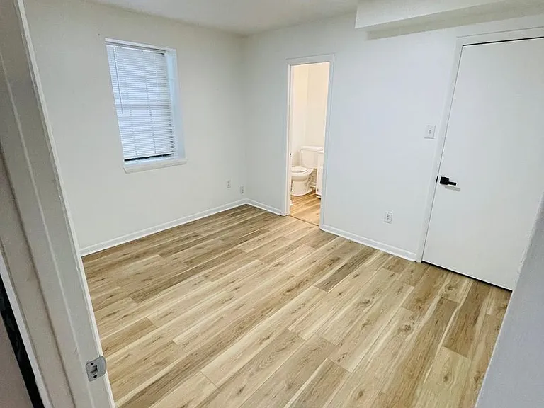 500 W Cross St — Photo 7