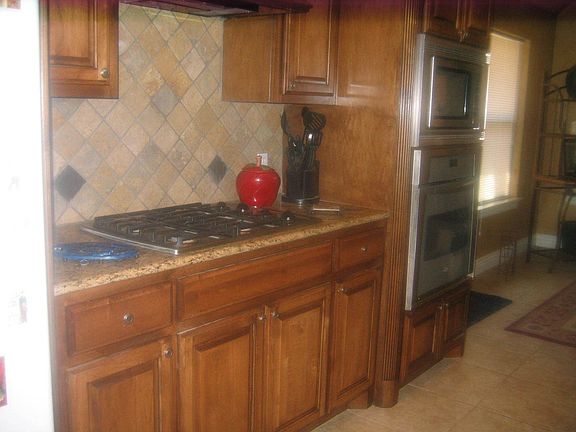 kitchen-granite cabinets