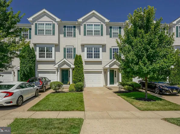 1008 Buckingham Dr #24, West Deptford, NJ 08086