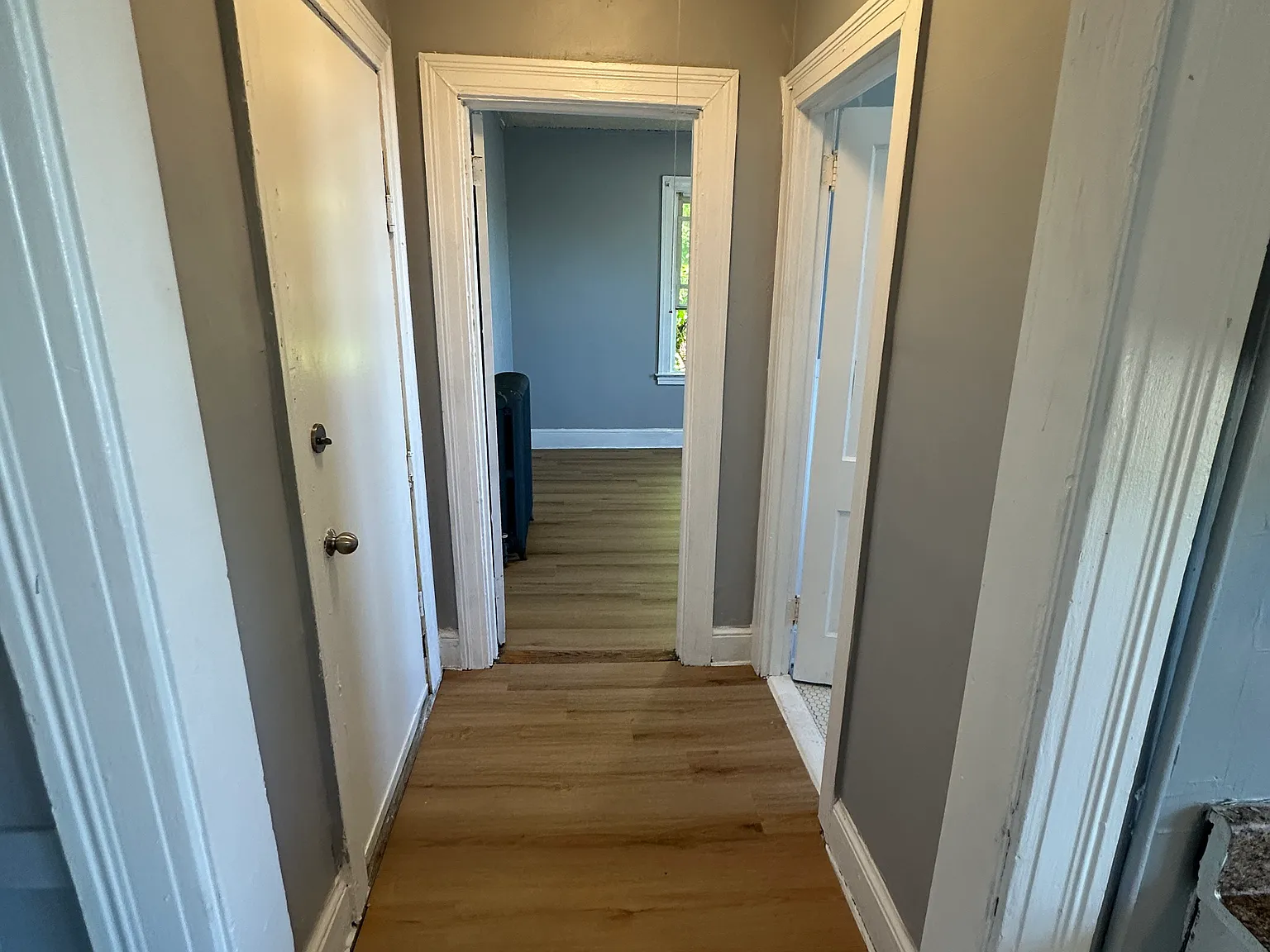 1 bed, 950 sqft, $1,049 — Photo 4
