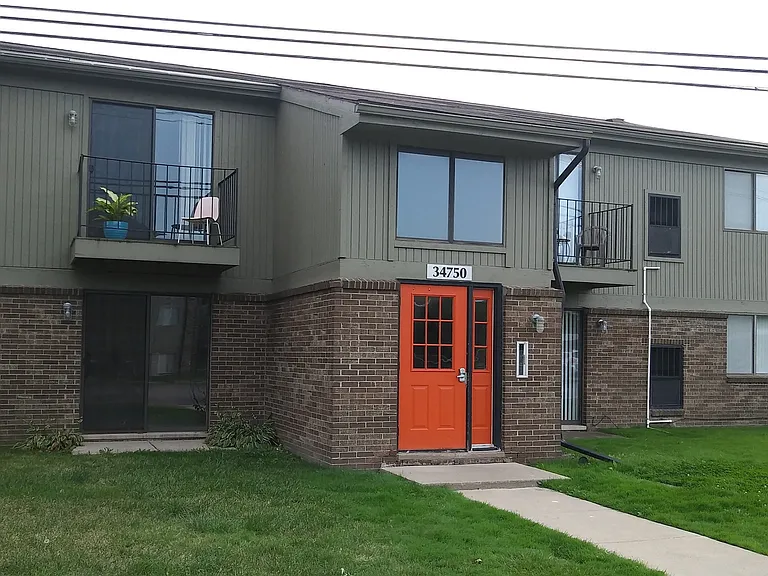 Farmington View Apartments - Farmington Hills, MI — Photo 4