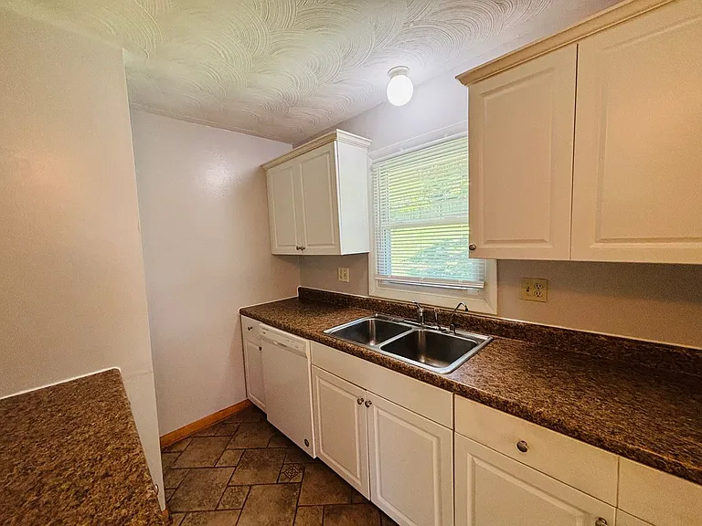 1105 Robin Rd — Photo 18