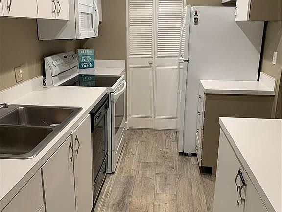 4th image of 788 Park Shore Dr Unit 35