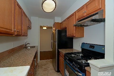 2nd image of 5 Birchwood Ct APT 2f