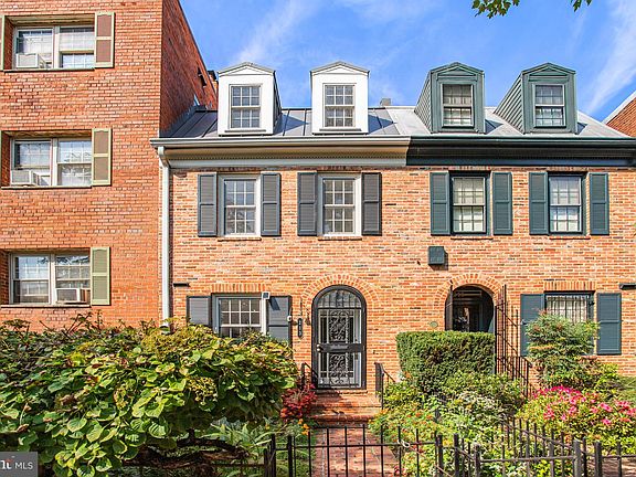 5th image of 213 9th St SE