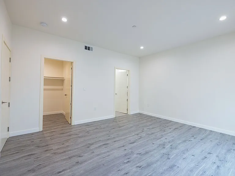 1128 W 39th St #5 — Photo 19