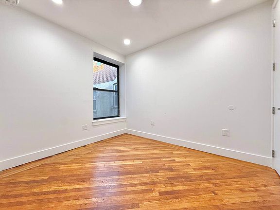 5th image of 401 Macon St APT 15