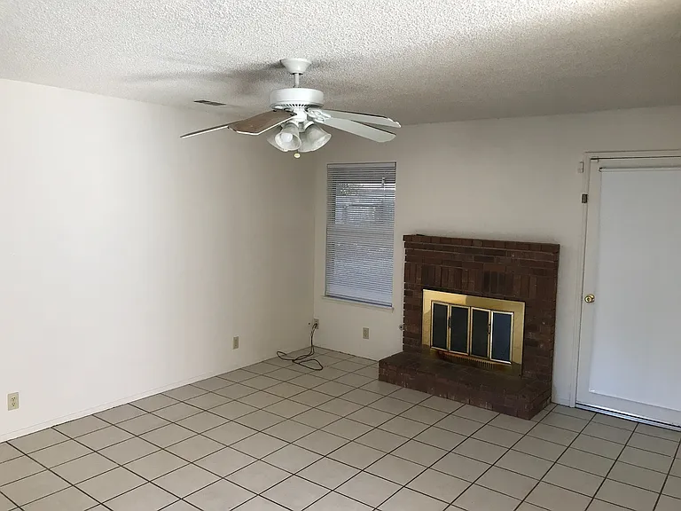 5233 W Iris Ct — Photo 3