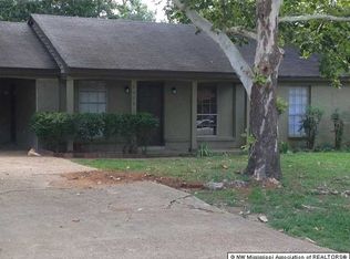 2695 Magnolia Dr, Horn Lake, MS 38637
