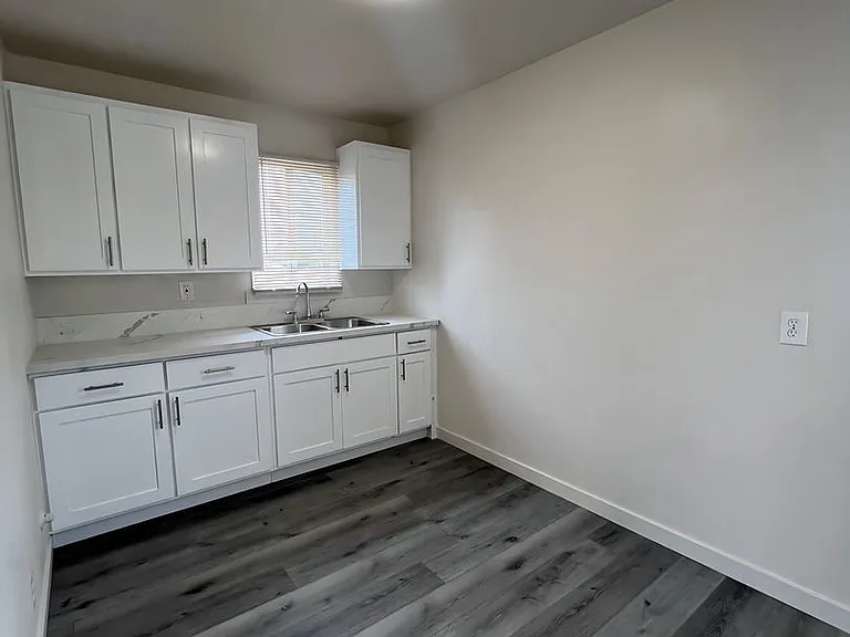 10019 S Hoover St #7A — Photo 2