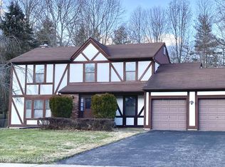 19 Windfall Ln, Marlboro, NJ 07746