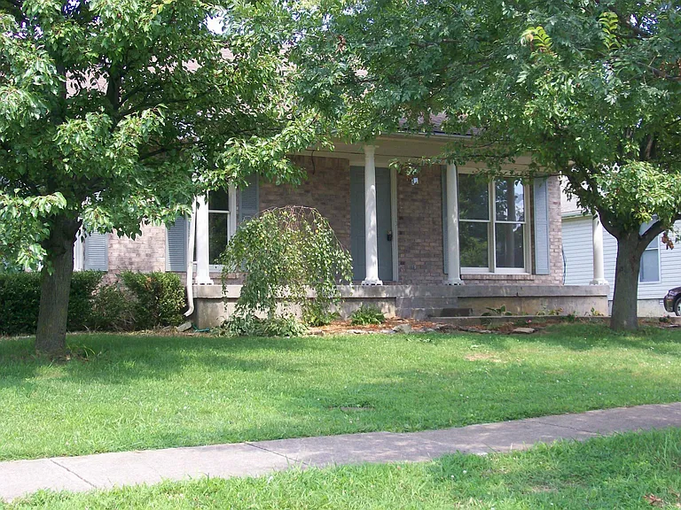 520 E Washington St — Photo 8