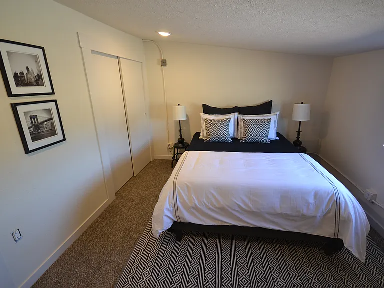 560 SW Paiute St #B — Photo 12