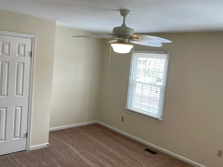 154 Kenilworth Dr — Photo 10