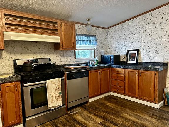 3rd image of 121 Ferris St