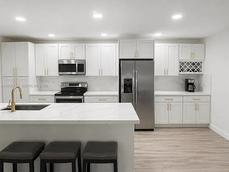 200 High Point Ct E #D — Photo 12