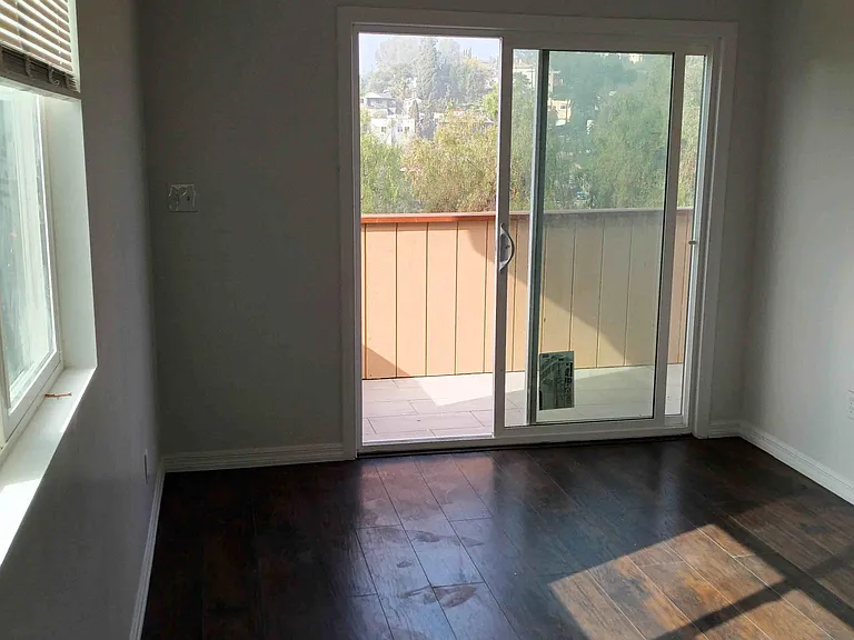 1514 Ewing St — Photo 3