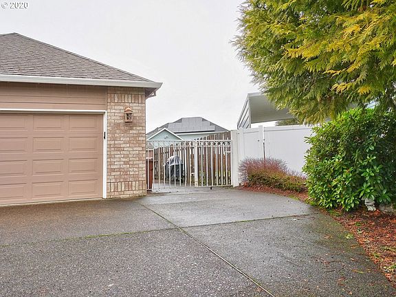 3rd image of 19383 Westwood Dr