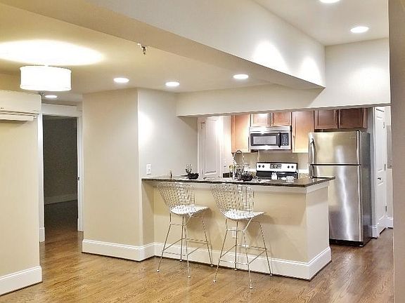 3rd image of 611 S Jefferson St APT 101