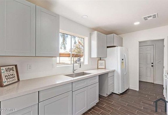 3rd image of 8520 W Palm Ln Unit 1062