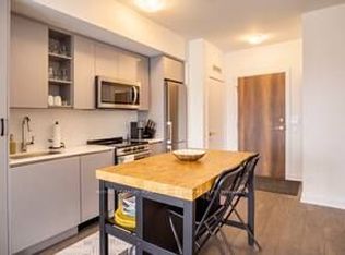 251 Manitoba St #819, Toronto, ON M8Y 0C7