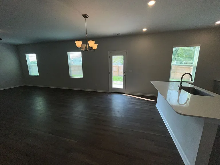 503 Sandy Hollow Dr — Photo 7