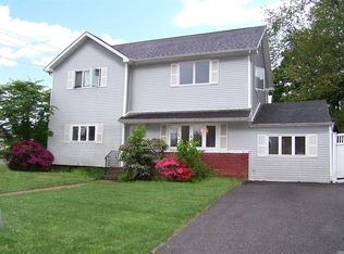 1 Dublin Pl, Huntington, NY 11743