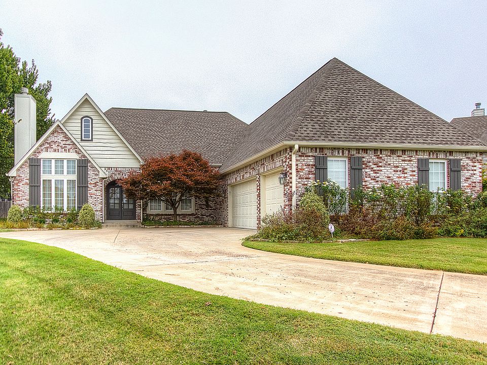 All brick home in Wakefield Ponds