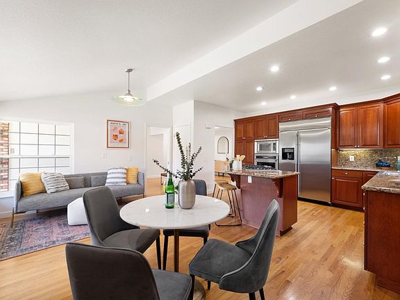 5th image of 1699 Zinnia Ln