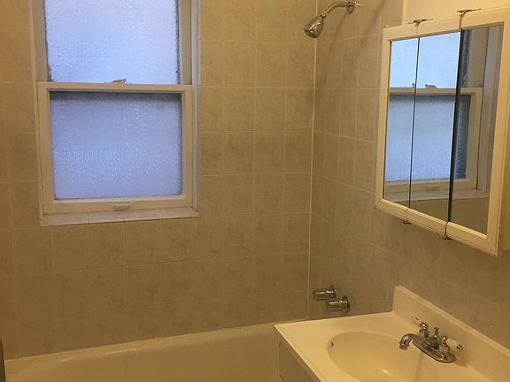 3rd image of 2125 Oak Park Ave