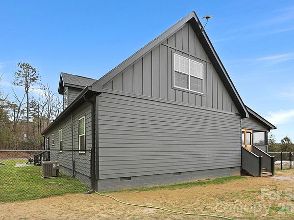 4th image of 67 Nimitz Dr