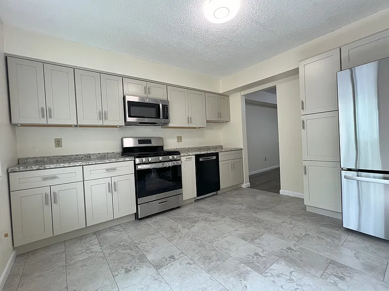 120 Knollwood Ter — Photo 5