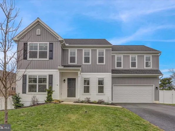 81 Creekside Dr, Lebanon, PA 17042