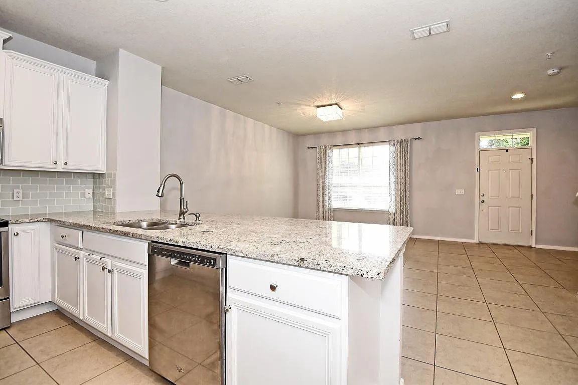 3 bed, 2.5 bath, 1572 sqft, $1,850 — Photo 4